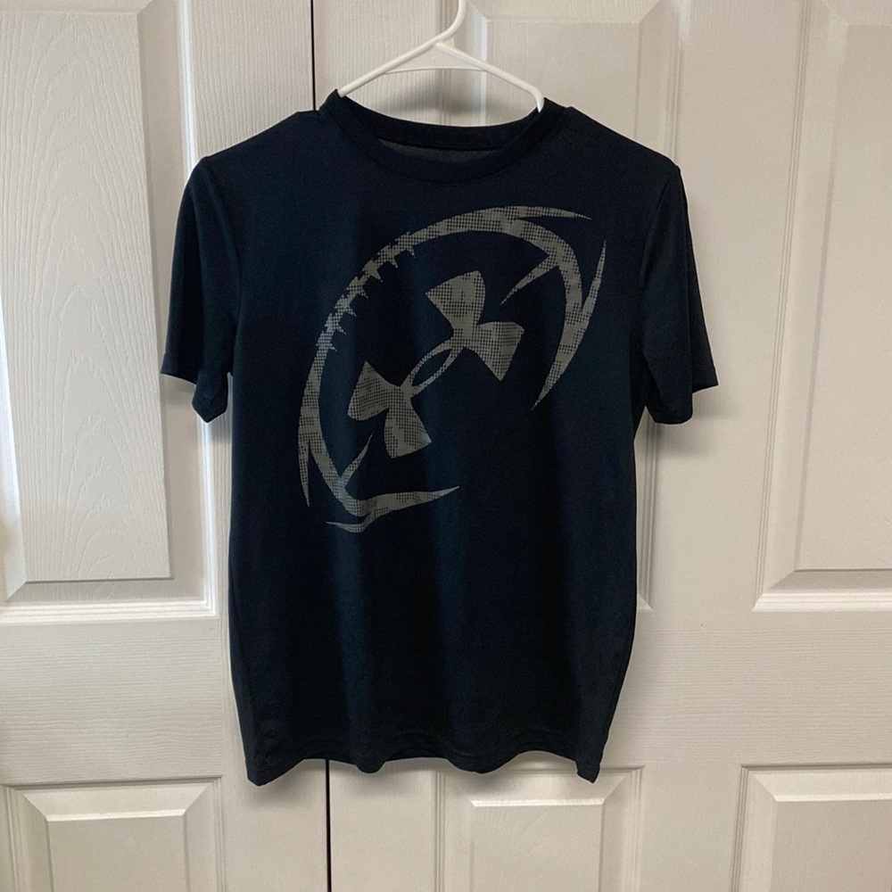 black under armor t shirt